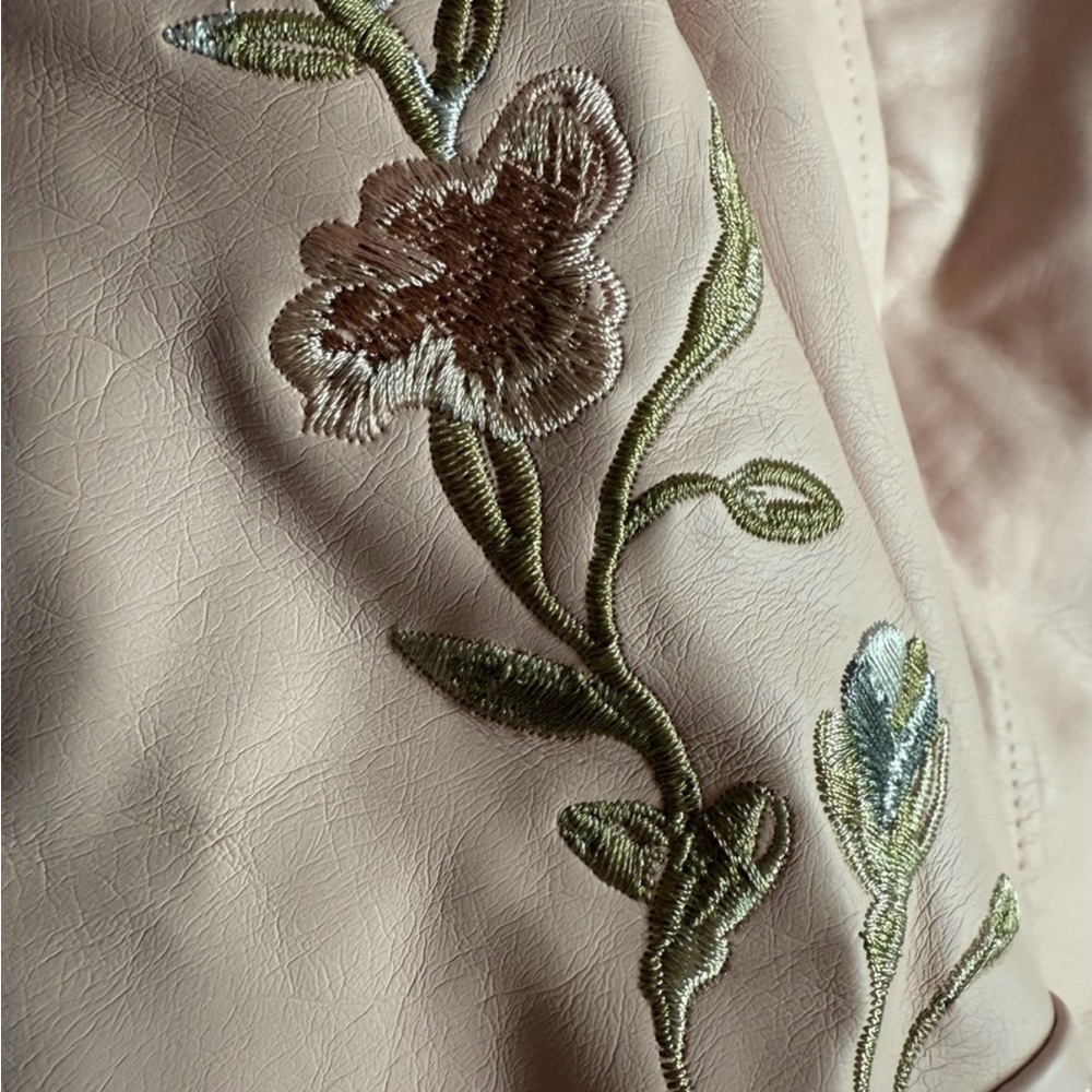 Embroidered Blush Pink Women's Faux Leather Jacket Sz M Moto Boho Baddie Rocker - Picture 4 of 10